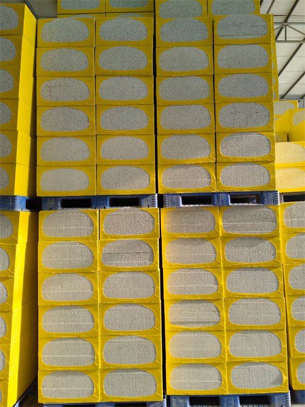 四川不燃型復(fù)合膨脹聚苯乙烯保溫板廠家