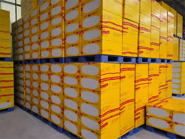 不燃型復(fù)合膨脹聚苯乙烯保溫板